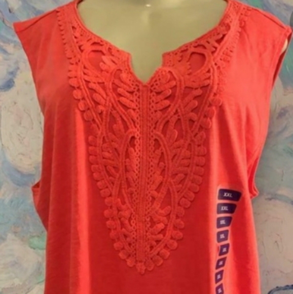 NWT WOMEN'S SLEEVELESS TOP CROCHET TRIM - Picture 1 of 2